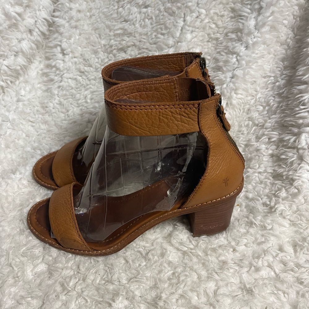 Frye "Brielle" Sandals Leather tan Block heels ankle strap sandals SZ10M . - Picture 3 of 11